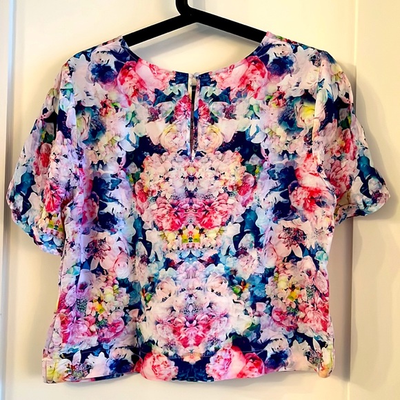 EVER NEW/FOREVER NEW cropped floral blouse - Picture 3 of 3